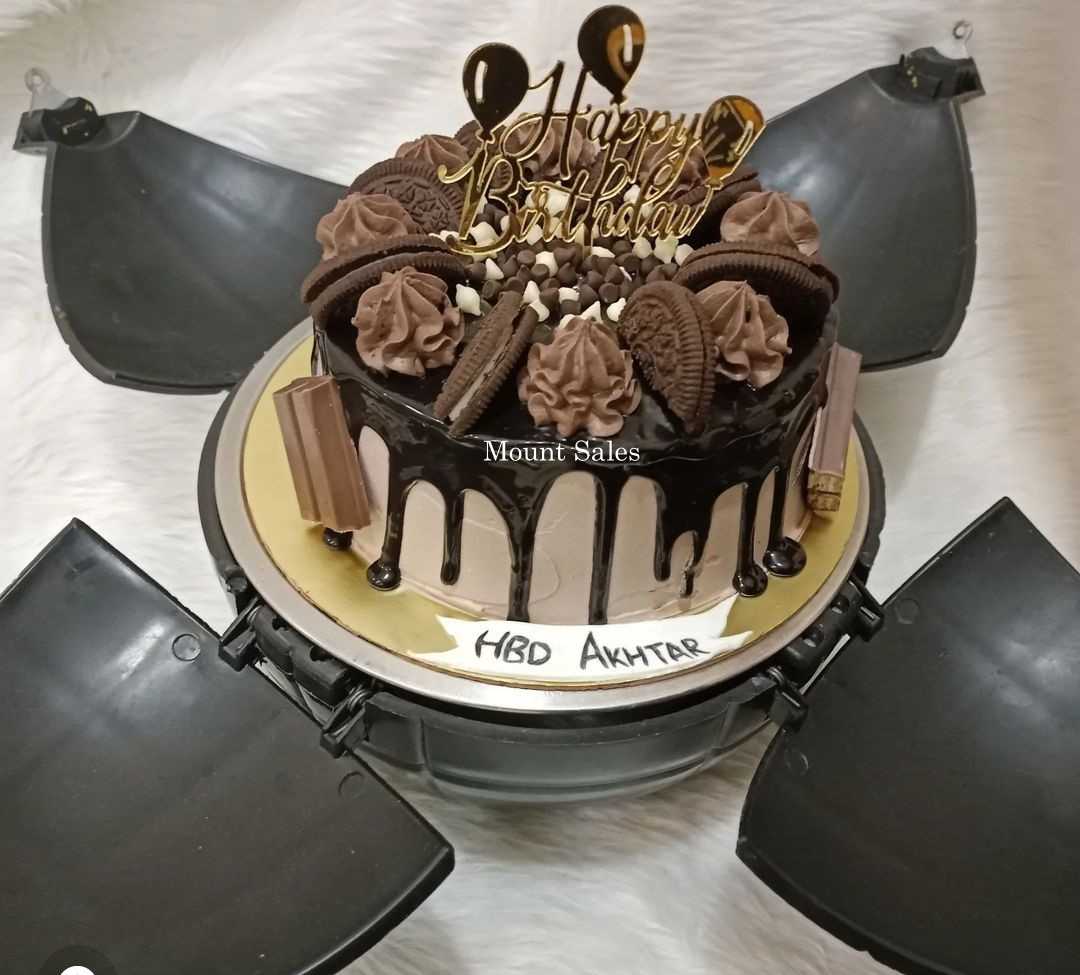 Premium RED N White Velvet Cake